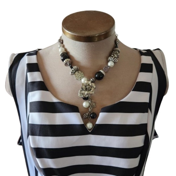 TORRID ☆ BLACK & WHITE STRIPED ☆ NOTCH NECK ☆ PEPLUM TOP ☆ 4x ☆ NWT - Picture 3 of 9